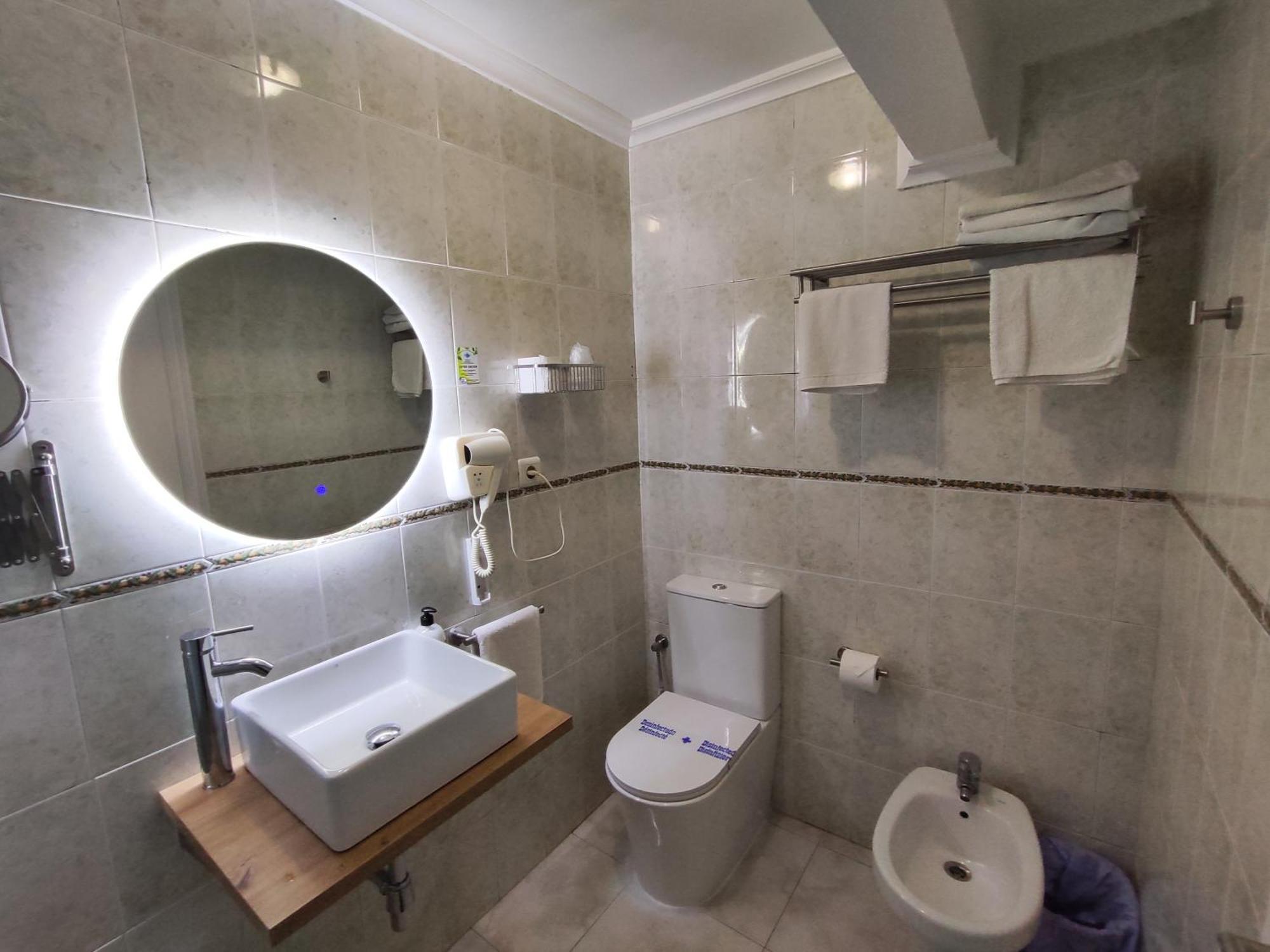 Hostal Lucy Santander Ngoại thất bức ảnh